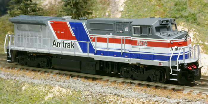 Atlas P32-8BWH in Amtrak Pepsi can scheme